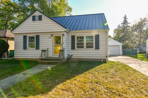 1195 Bond St, Green Bay, WI 54303