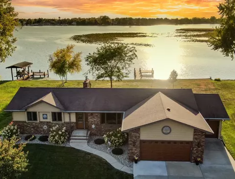 230 Twin Harbor Dr, Winneconne, WI 54986