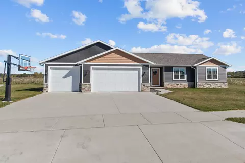 1402 Mase Dr, Kaukauna, WI 54130