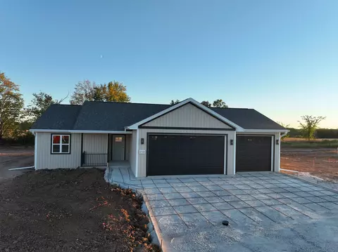 2121 White Dove Ln, Kaukauna, WI 54130