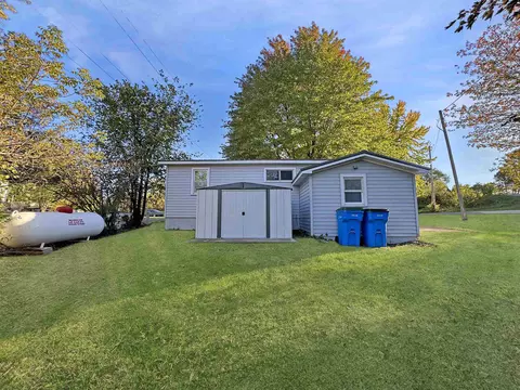 640 E Pleasant St, Gresham, WI 54128 photo 17