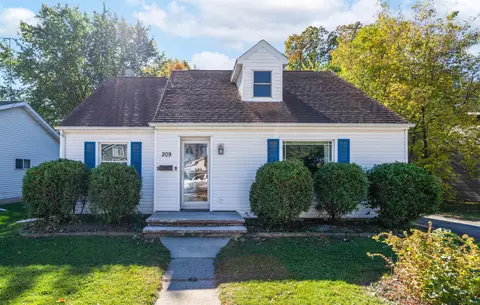 209 E 10th St, Kaukauna, WI 54130