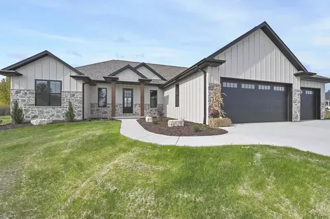3974 Gladiator Ln, De Pere, WI 54115