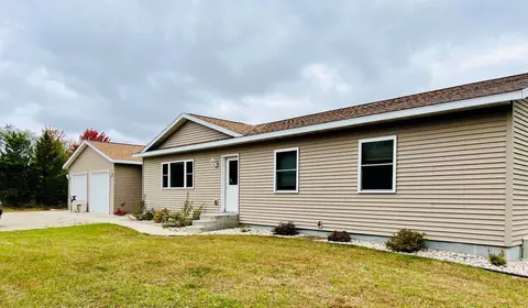 n2406 Sky View Lane, Waupaca, WI 54981