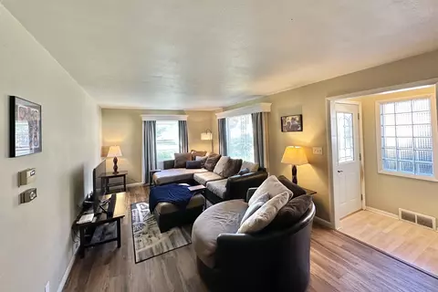 1049 E Jardin St, Appleton, WI 54911 photo 2