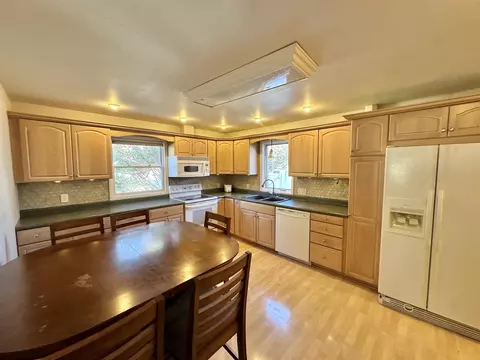 1049 E Jardin St, Appleton, WI 54911 photo 4