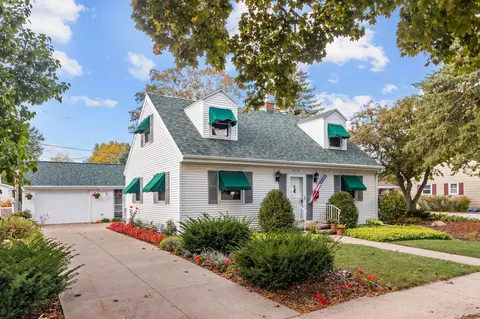 2719 Oakwood Ct, Appleton, WI 54911