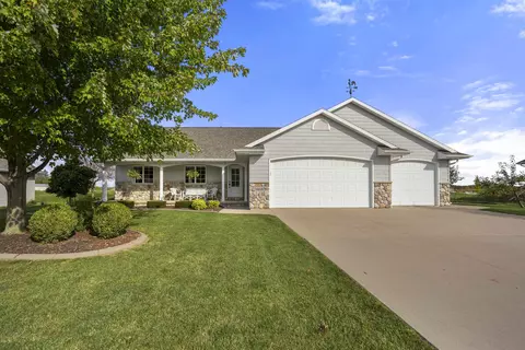 1615 Caroline Dr, New London, WI 54961