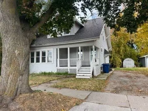 712 4th St, Menasha, WI 54952