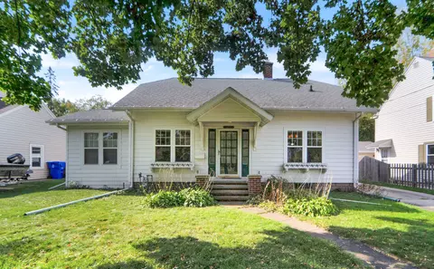 1025 N Owaissa St, Appleton, WI 54911