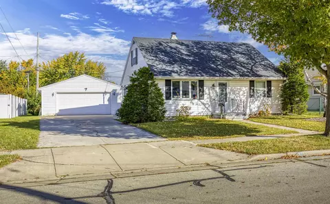 444 Patrick St, Combined Locks, WI 54113