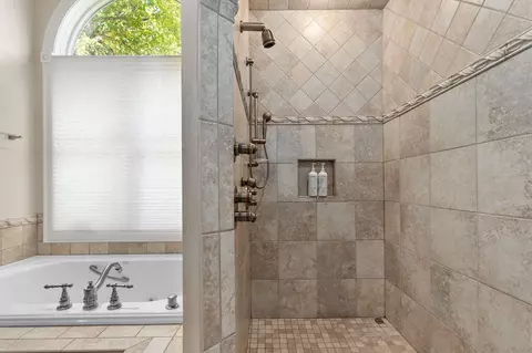 Bath - 4739 Waterstone Ct, Appleton, WI 54914 photo 5 of 14