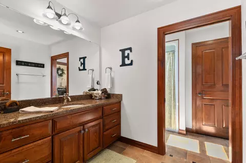 Bath - 4739 Waterstone Ct, Appleton, WI 54914 photo 8 of 14