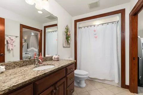 Bath - 4739 Waterstone Ct, Appleton, WI 54914 photo 9 of 14