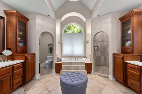 Bath - 4739 Waterstone Ct, Appleton, WI 54914 photo 3 of 14