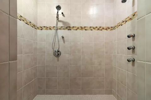 Bath - 4739 Waterstone Ct, Appleton, WI 54914 photo 13 of 14