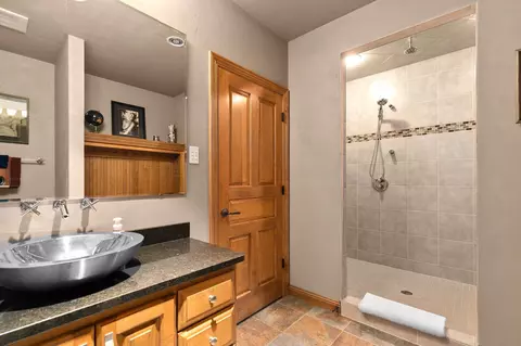 Bath - 4739 Waterstone Ct, Appleton, WI 54914 photo 12 of 14