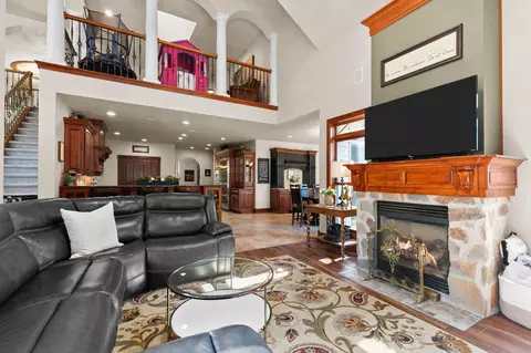 Living - 4739 Waterstone Ct, Appleton, WI 54914 photo 2 of 8