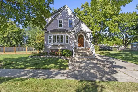 1457 Crooks St, Green Bay, WI 54301