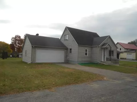725 Mader St, Gresham, WI 54128
