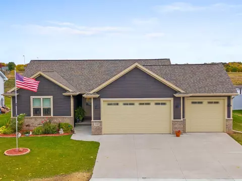 1037 Grassy Meadow Ln, Menasha, WI 54952