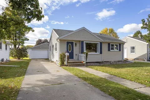 917 Gail Ave, Neenah, WI 54956