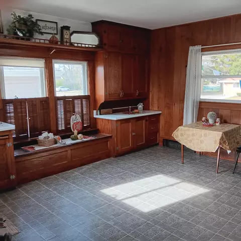 Kitchen - 631 E Calumet St, Appleton, WI 54915 photo 2 of 4