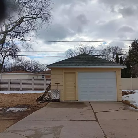 Exterior - 631 E Calumet St, Appleton, WI 54915 photo 7 of 7