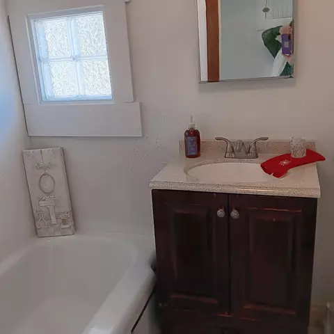Bath - 631 E Calumet St, Appleton, WI 54915 photo 3 of 3