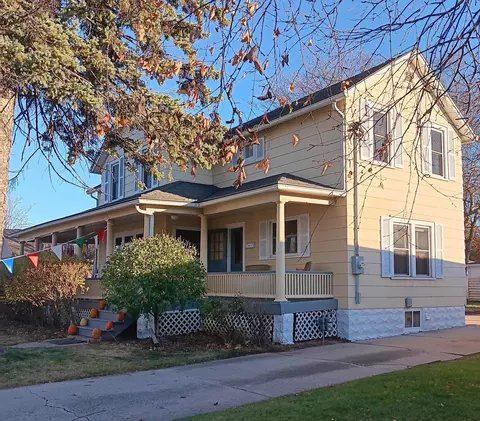 Exterior - 631 E Calumet St, Appleton, WI 54915 photo 4 of 7