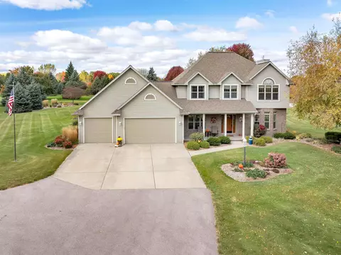 2932 Hidden Lake Ln, Green Bay, WI 54313