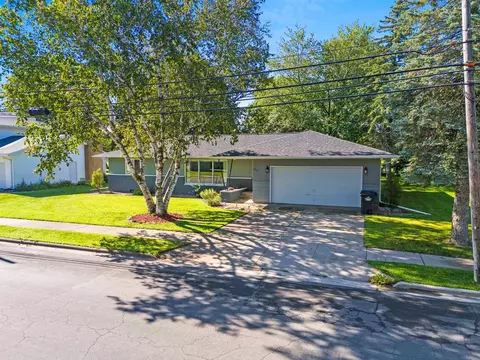 802 E Lieg Ave, Shawano, WI 54166