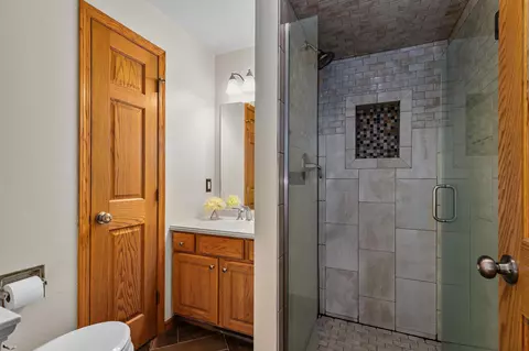 Bath - 2528 W Darling St, Appleton, WI 54914 photo 1 of 5