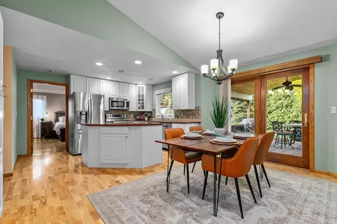 Dining - 2528 W Darling St, Appleton, WI 54914 photo 2 of 2