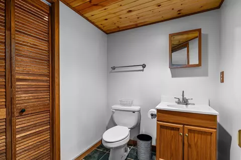Bath - 2528 W Darling St, Appleton, WI 54914 photo 5 of 5