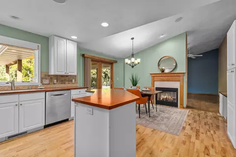 Kitchen - 2528 W Darling St, Appleton, WI 54914 photo 4 of 4