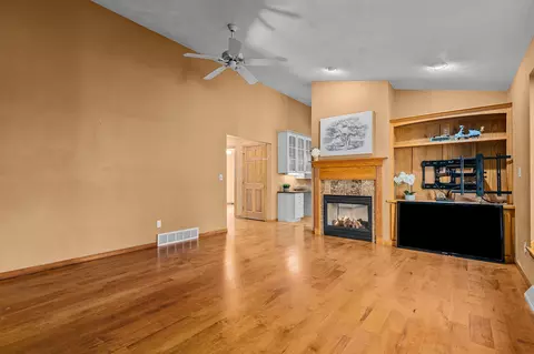 Living - 2528 W Darling St, Appleton, WI 54914 photo 3 of 5