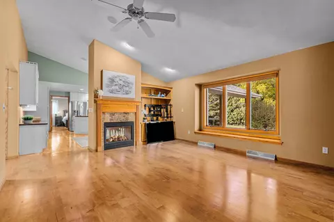 Living - 2528 W Darling St, Appleton, WI 54914 photo 1 of 5