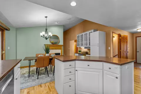 Kitchen - 2528 W Darling St, Appleton, WI 54914 photo 3 of 4