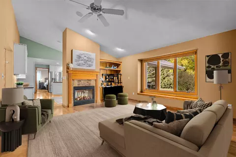 Living - 2528 W Darling St, Appleton, WI 54914 photo 5 of 5