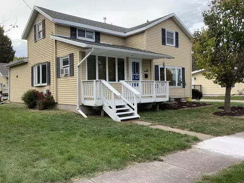 1313 Punhoqua St, Oshkosh, WI 54902