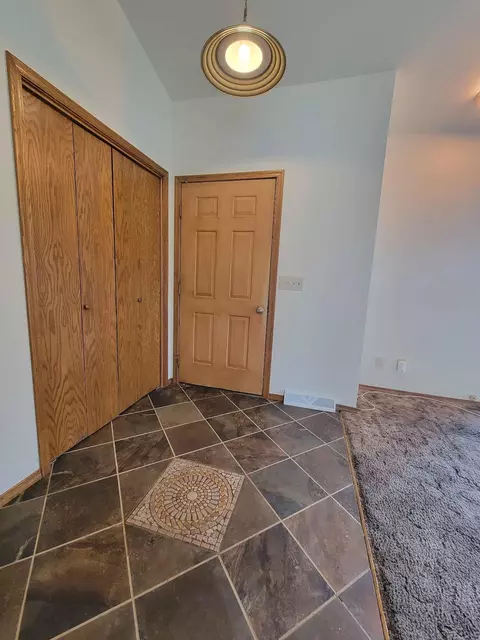 2213 S Driftwood Ln, Appleton, WI 54915 photo 2