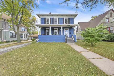 307 W North Water St, Neenah, WI 54956