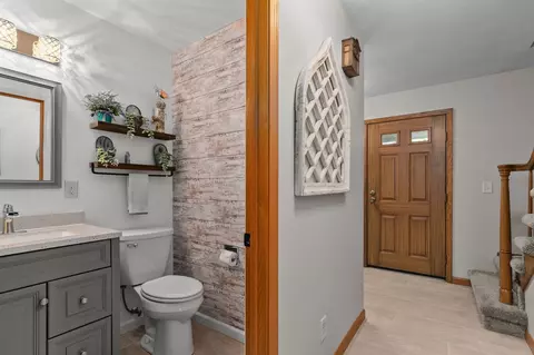 Entry Way - 1508 S Clara St, Appleton, WI 54915 photo 2 of 2