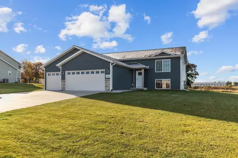 2280 Young Dr, Waupaca, WI 54981