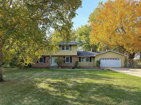 5757 Country Club Rd, Oshkosh, WI 54902