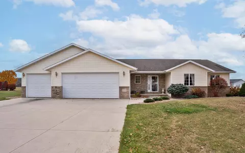 373 Ridgeway Dr, Brillion, WI 54110