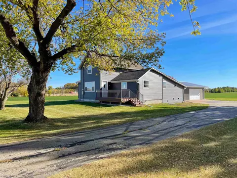w6330 Cemetery Road, Van Dyne, WI 54979