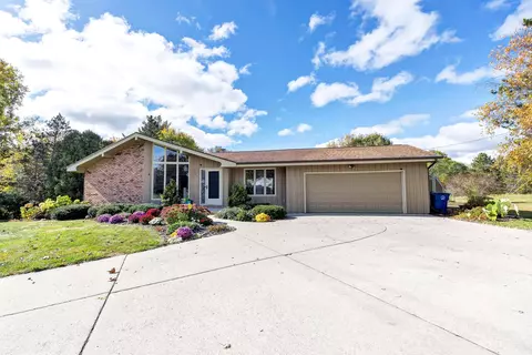 1665 Glen Rd, Green Bay, WI 54313