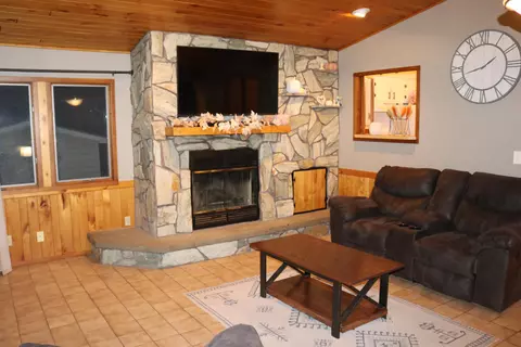 Living - 1931 N Mccarthy Rd, Appleton, WI 54913 photo 5 of 6